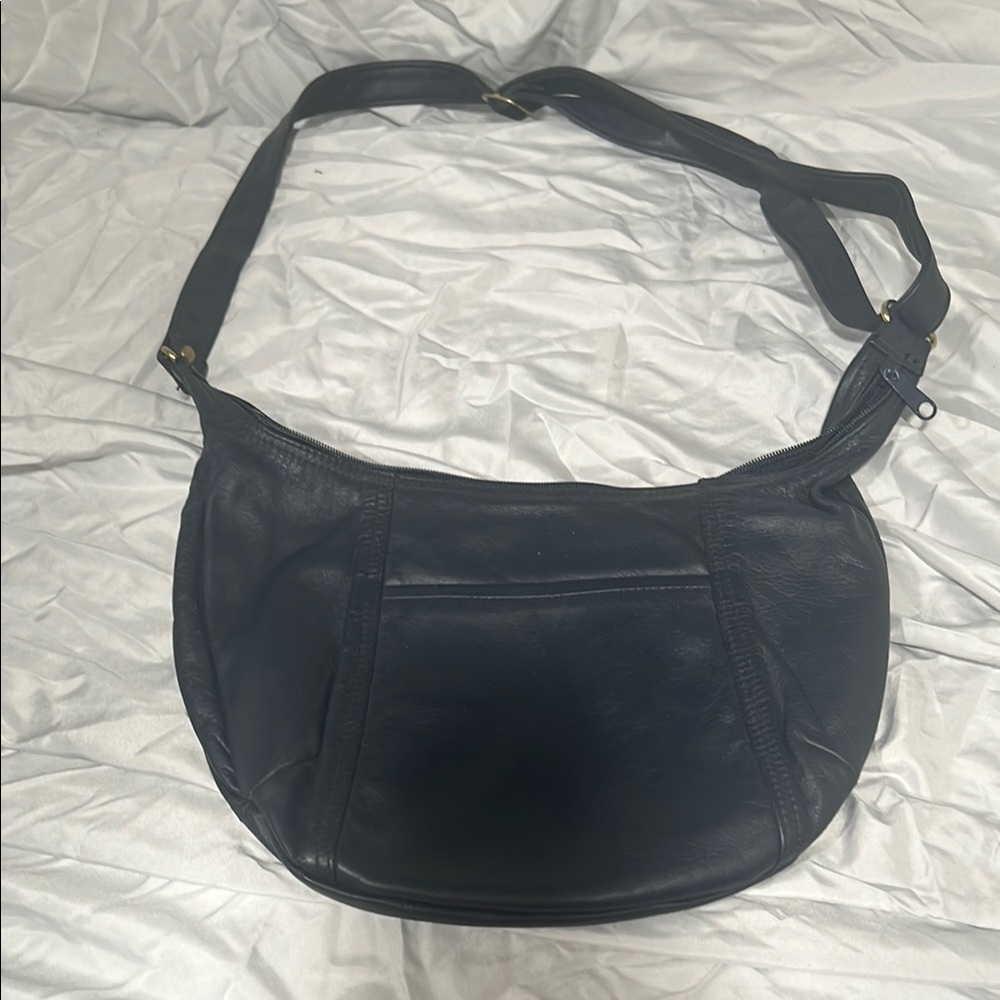 Elegant Navy Leather Shoulder Bag